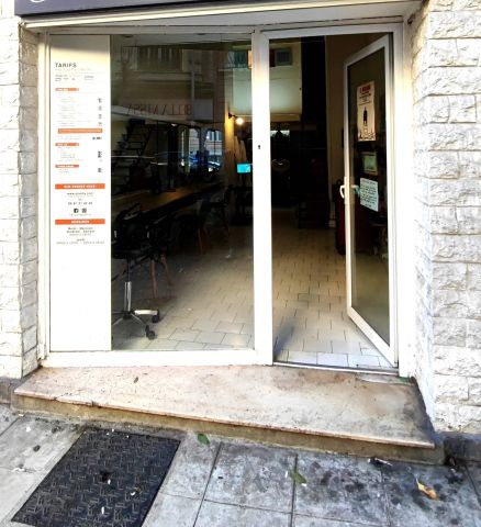 A LOUER LOCAL COMMERCIAL 36 M² - NICE CENTRE - VERNIER - Photo 2