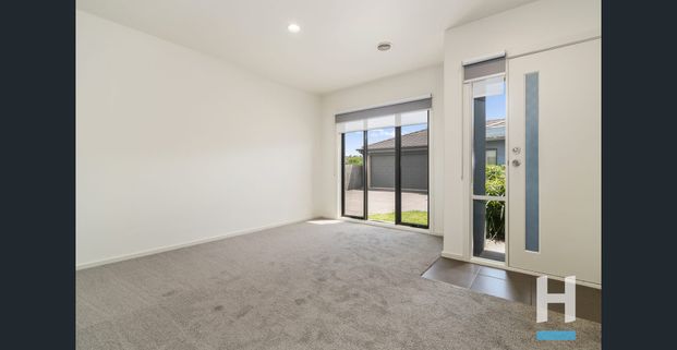 Spacious 3-Bedroom Home with Two Living Zones - Photo 1