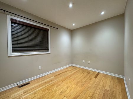 For Lease - 866 Khan Crescent, Mississauga, Ontario - Photo 5