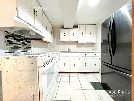 2 Bed 1 Bath Lower Unit Close to University with Private Laundry and ALL INCLUSIVE RENT - Photo 4