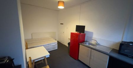 Flat C, Conference Road, Armley, Leeds, LS12 3DX - Photo 5