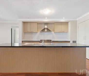 Luxurious Family Living in Caitlyn Drive! - Photo 4