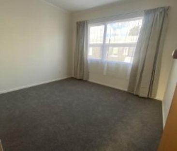 3 bedrooms with new paint, carpet, curtains and bathroom - Photo 2
