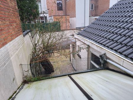 IDEAAL GELEGEN WONING MET 4 SLPK EN STADSTUINTJE, VOOR GEZIN OF CO-HOUSING - Foto 3