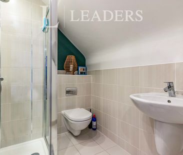 4 bedroom house to rent Langdale Terrace, Ambleside Avenue, KT12 - Photo 3