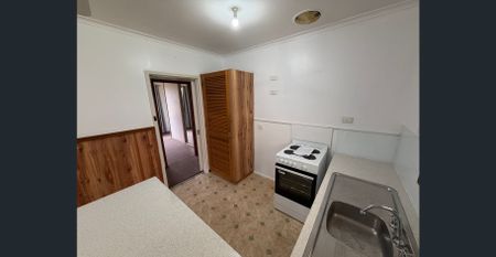 THREE BEDROOM HOUSE WITH DUCTED HEATING - Photo 5