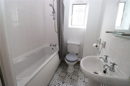 2 bedroom end of terrace house to rent - Photo 5