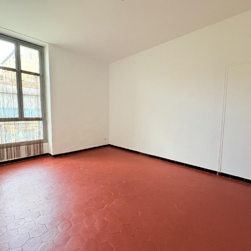 Location Appartement 3 pièces 66m² NIMES 30000 - Photo 1