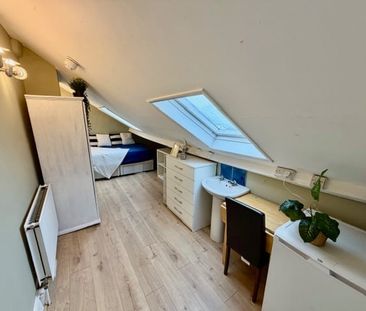 Room in a Shared House, Chiswick High Road, W4 - Photo 4