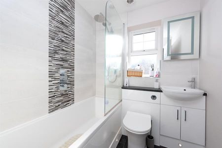 2 bedroom end of terrace house to rent - Photo 2