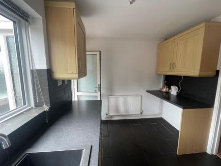 2 bedroom semi-detached house to rent - Photo 4