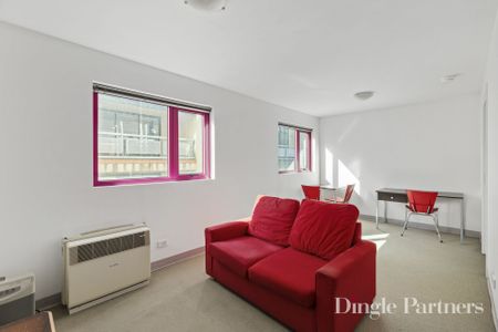 One Bedroom Apartment – Inner-City Gem! - Photo 2