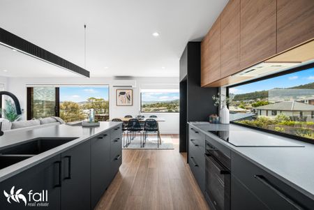 Luxury Family Living with Stunning Water Views - Photo 4