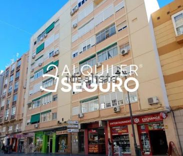 Alquiler de piso en Calle Armengual de la Mota - Photo 1