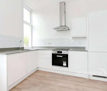 Lynchford Road, Farnborough, Hampshire, GU14 - Photo 4