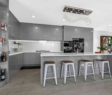 5 Bedroom Family Stunner! - Photo 2