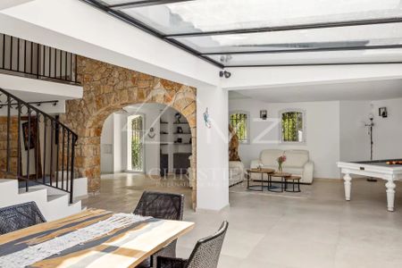 Mougins - Villa rénovée avec vue sur le vieux village de Mougins - 4 chambres - Photo 2
