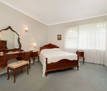 Pristine 4 bedroom brick home - Photo 4