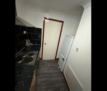 Studio Flat, Marsh Close, LE4 - Photo 4