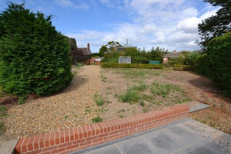 3 bedroom semi-detached house to rent - Photo 4