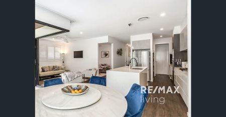 High End Home, Beautiful Corner Block with Nature Outlook! - Photo 4