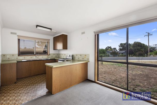 Easy-Care Living in Flora Hill - Photo 1
