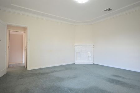 STROLL TO THE STATION - Perfectly Located - Photo 3