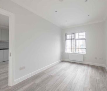 2 bed flat to rent in Farnham Road, Slough, SL1 - Photo 2