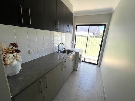 FURNISHED FAMILY HOME IN GRAMMAR PARK! - Photo 5