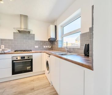 2 bedroom end of terrace house to rent - Photo 4