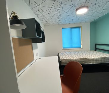 Queens Road, NG9 2BD - Photo 2