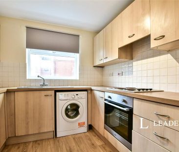 2 bedroom flat to rent - Photo 4