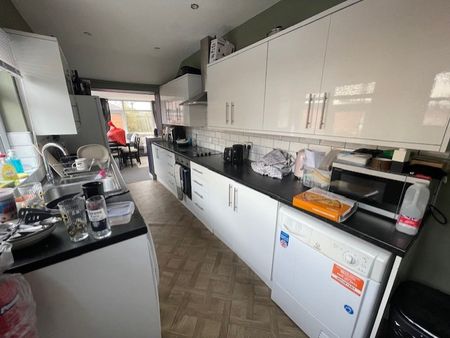 Dennistead Crescent - Photo 3