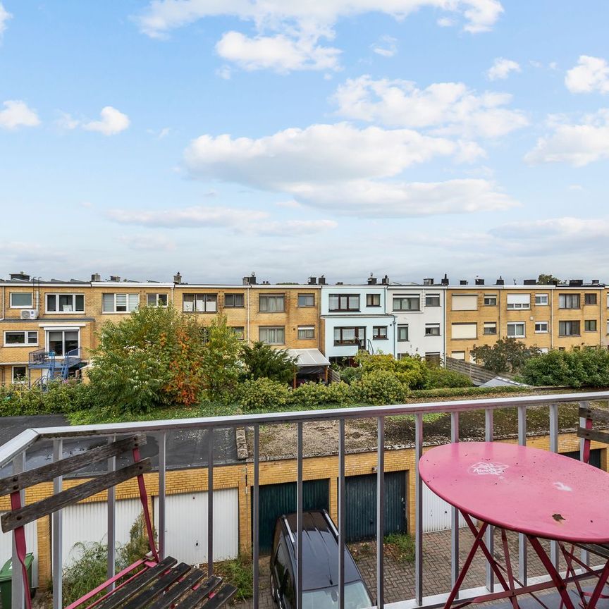 Ruim tweeslaapkamer appartement met garagebox in Hoevenen! - Photo 1