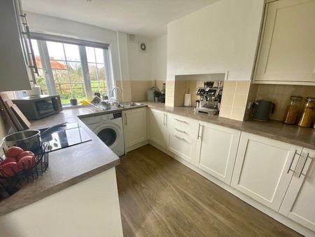 3 bedroom semi-detached house to rent - Photo 5