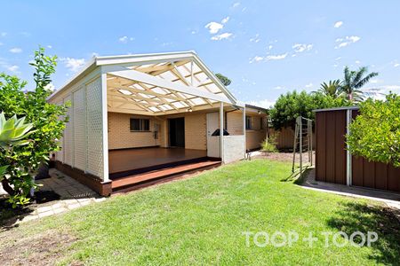 Spacious 3 Bedroom Family Home - Photo 2