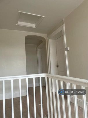 1 bedroom in a flat share to rent - Photo 1