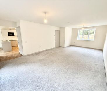 4 bedroom detached house to rent - Photo 2