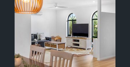 FAMILY HOME WITH POOL IN HERITAGE GARDENS ESTATE - Photo 4