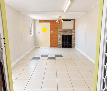 SPACIOUS FAMILY HOME WITH GRANNY FLAT & LARGE BACKYARD - Photo 2