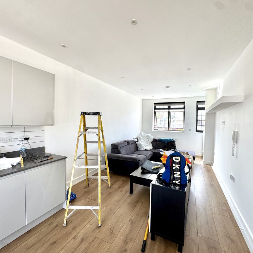 Oakland Road, Crickelwood, NW2 - Photo 1