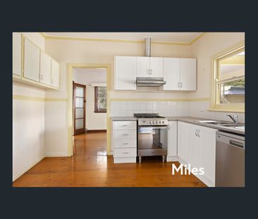 DELIGHTFUL HOME IN GREAT LOCATION! - Photo 3