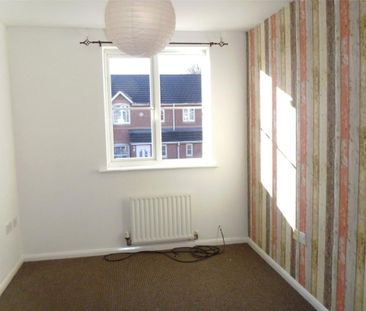 3 Bed End Terrace, Nepaul Road, M9 - Photo 4