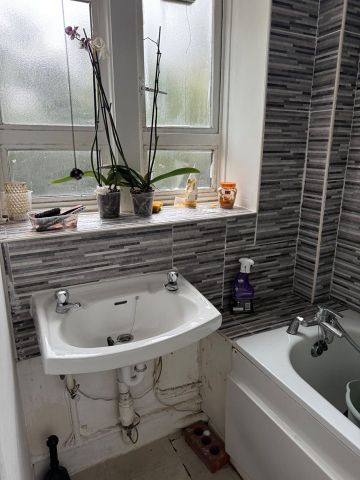 2 Bed Flat, Tilling House, SE15 - Photo 2