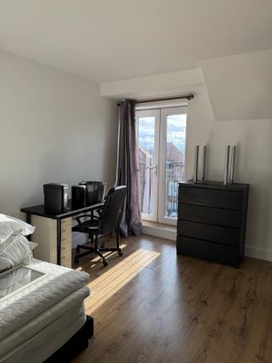 6 bedroom detached house to rent - Photo 1