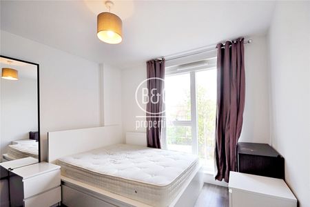 Adenmore Road, London, SE6 4BL - Photo 4