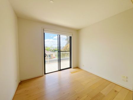 Modern 2 Bed | 2 Bath | 1 Car For rent in Balwyn North - Photo 2