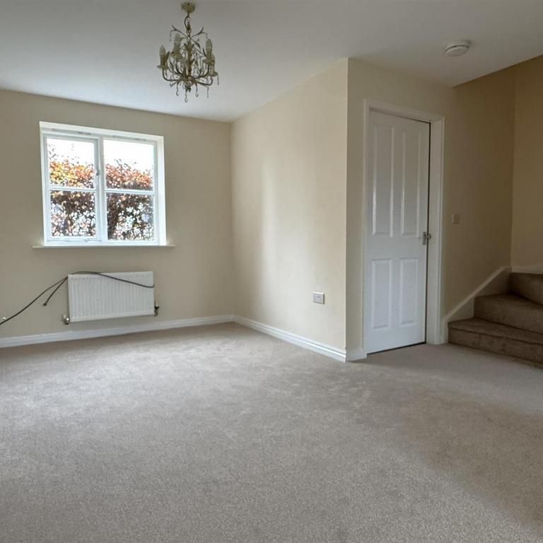 3 bedroom semi-detached house to rent - Photo 1