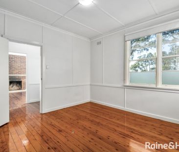 Spacious Three Bedroom Home - Photo 2