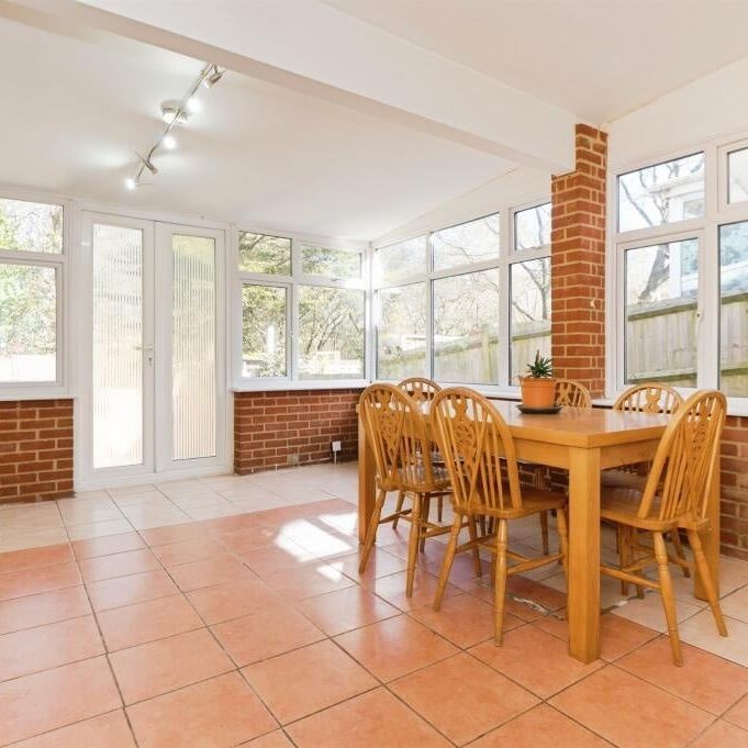 2 Bed End Terrace, Vine Road, SO16 - Photo 1